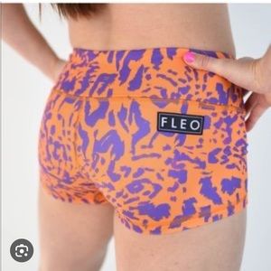 Fleo original in Tumeric Leopard. Sz Small